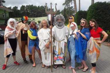 „FABRYKA ATRAKCJI”: Laser Tag, Wojskowy Biwak, Park Linowy, Sport, Integracja, Chill out. Ośrodek z basenem letnim. Kolonia 8-12 lat i obóz 13-16 lat